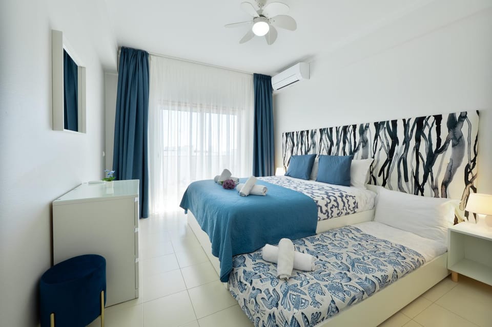 Bed, Bedroom, air conditioner