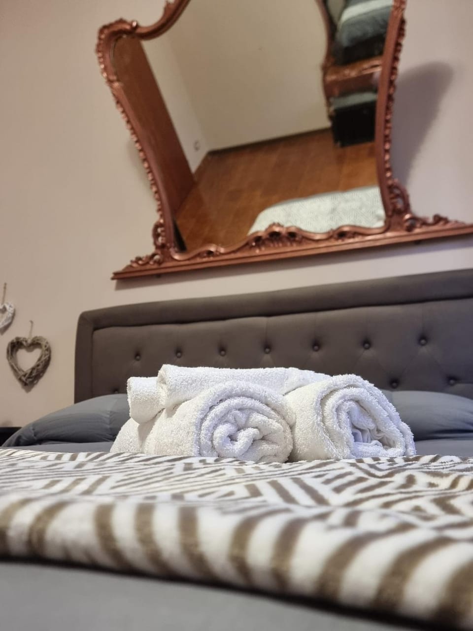 Bed, Photo of the whole room, Bedroom, towels