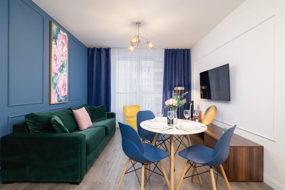 TV and multimedia, Living room, Seating area, Dining area, Evening entertainment