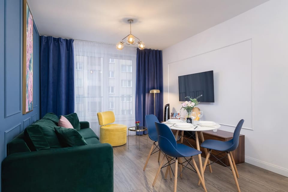 TV and multimedia, Living room, Seating area, Dining area, Evening entertainment