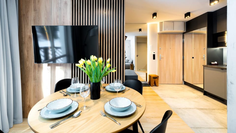 TV and multimedia, Kitchen or kitchenette, Living room, Seating area, Dining area