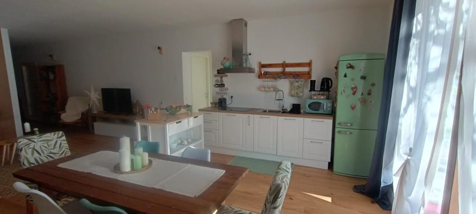 Coffee/tea facilities, Kitchen or kitchenette, Dining area, minibar, stove