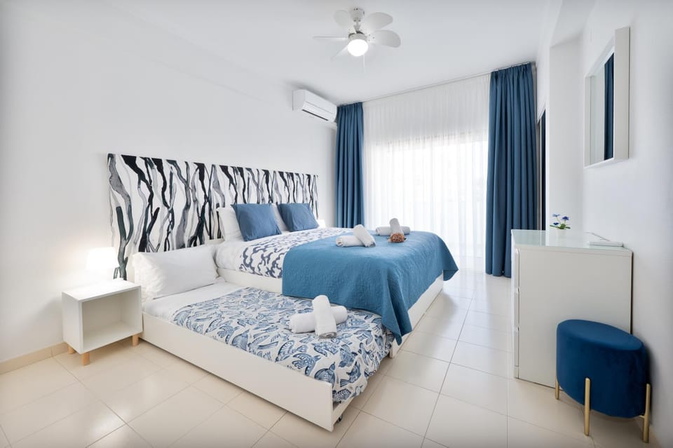 Bed, Bedroom, air conditioner
