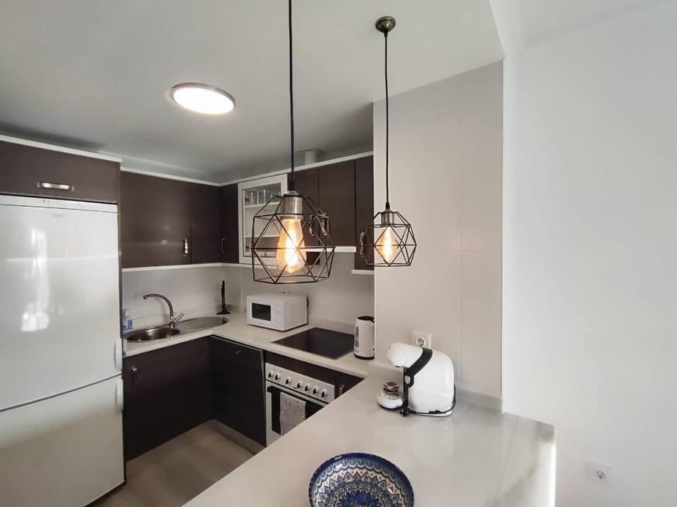 Kitchen or kitchenette, dishwasher, stove