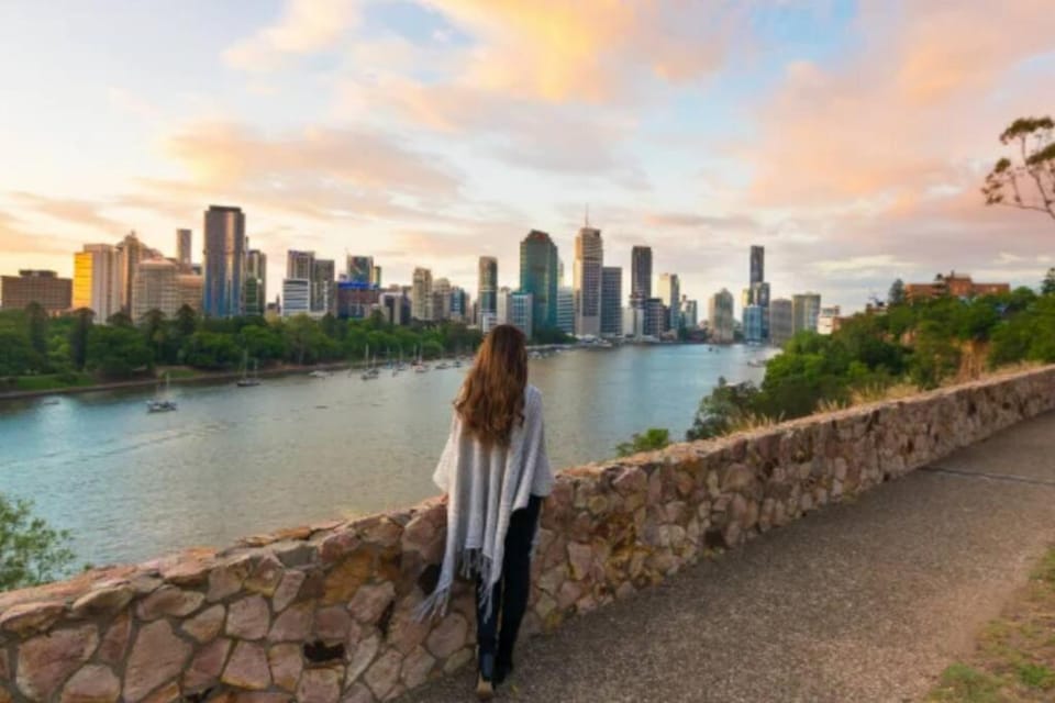 Comfy Character QLD’r ~ 3Bed Self-Contained-Upstairs House w/Parking ~ Woolloongabba House in Brisbane