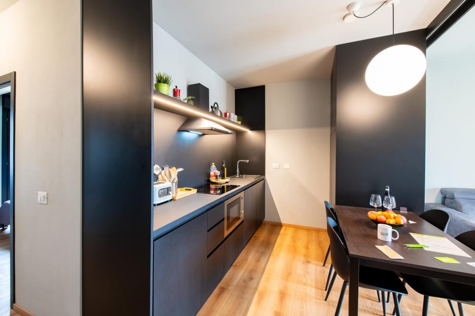 Kitchen or kitchenette, Living room, Seating area, Dining area