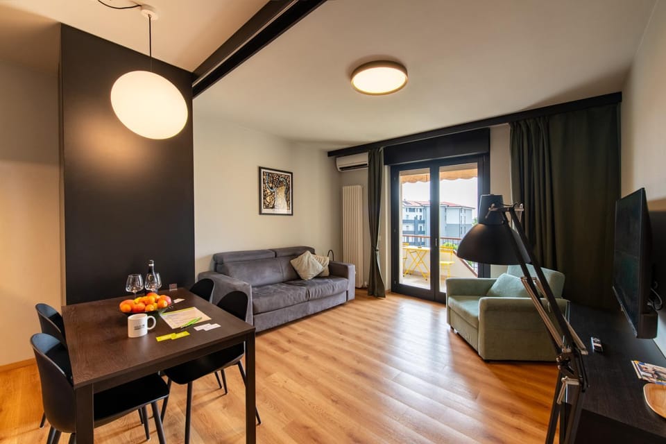 Bed, TV and multimedia, Living room, Seating area, Dining area