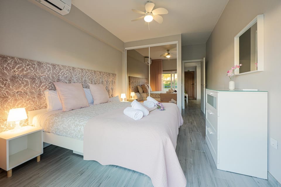 Bed, Bedroom, air conditioner