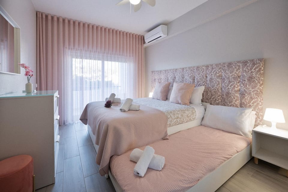 Bed, Bedroom, air conditioner