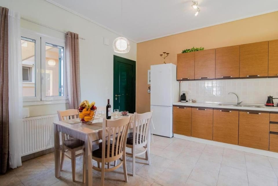 Kitchen or kitchenette, oven