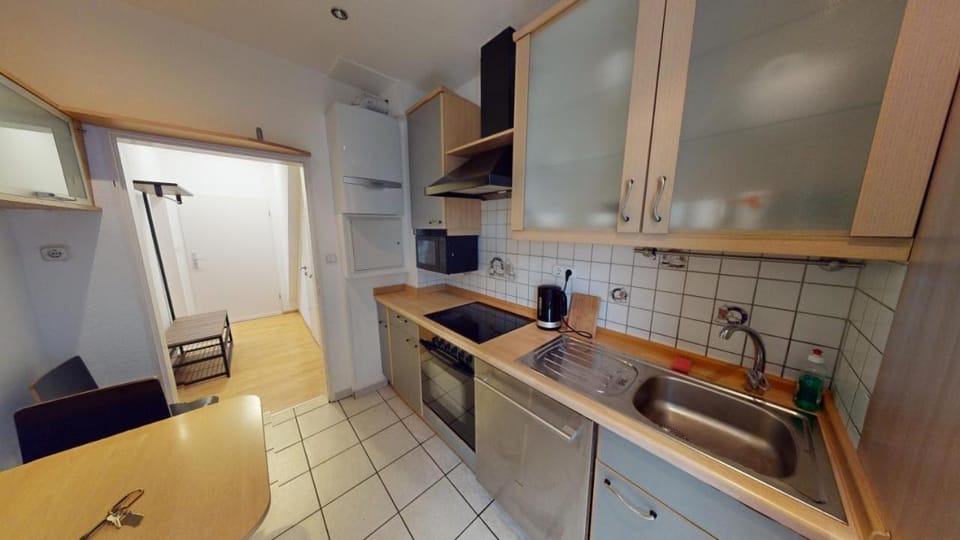 Kitchen or kitchenette, dishwasher, oven