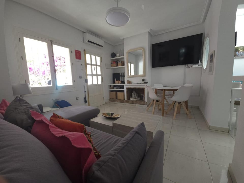 TV and multimedia, Living room, Seating area