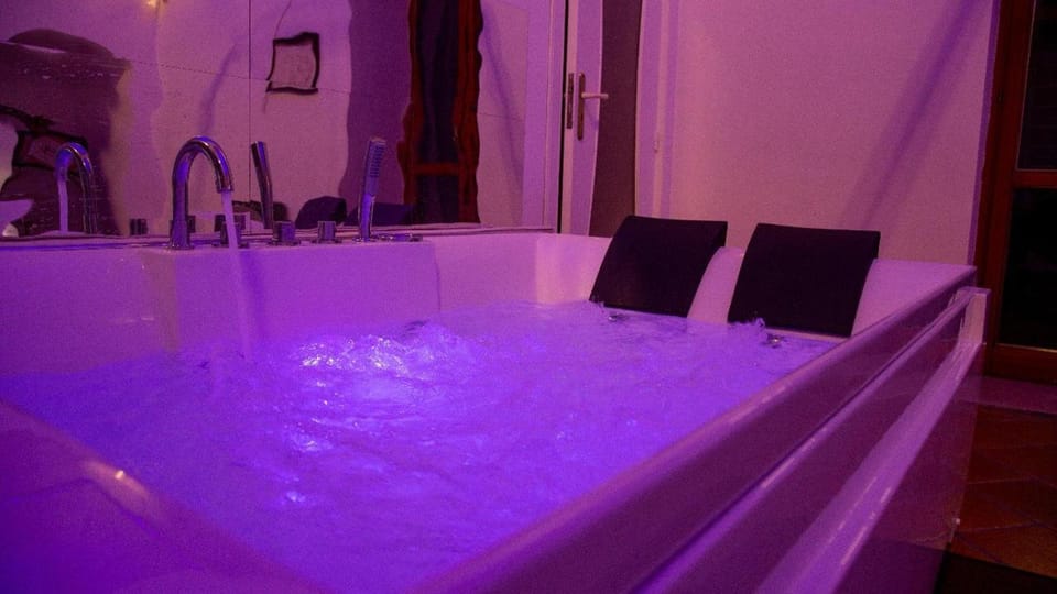 Hot Tub, Hot Tub, Bath