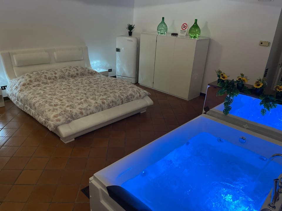 Hot Tub, Bedroom