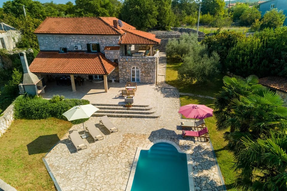 Patio, Day, Garden, Pool view, Swimming pool, sunbed