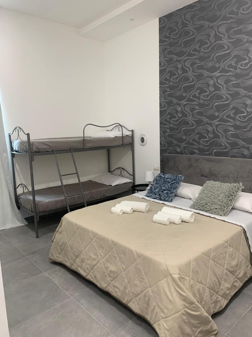 Bed, Photo of the whole room, Bedroom, towels