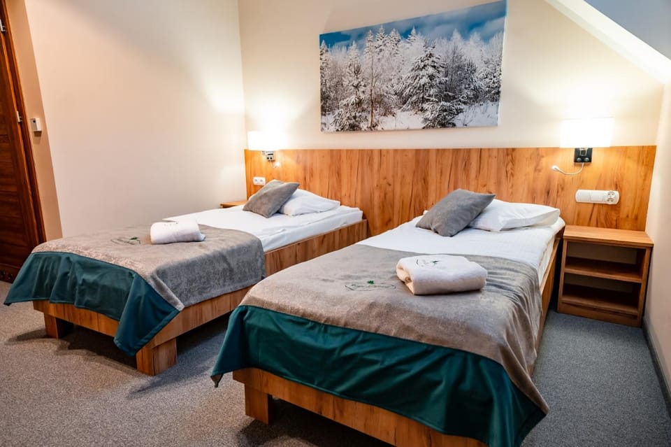Bed, Photo of the whole room, towels