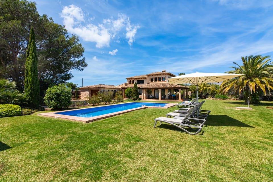 Property building, Natural landscape, Garden, Solarium, Garden view, Pool view, Swimming pool, sunbed