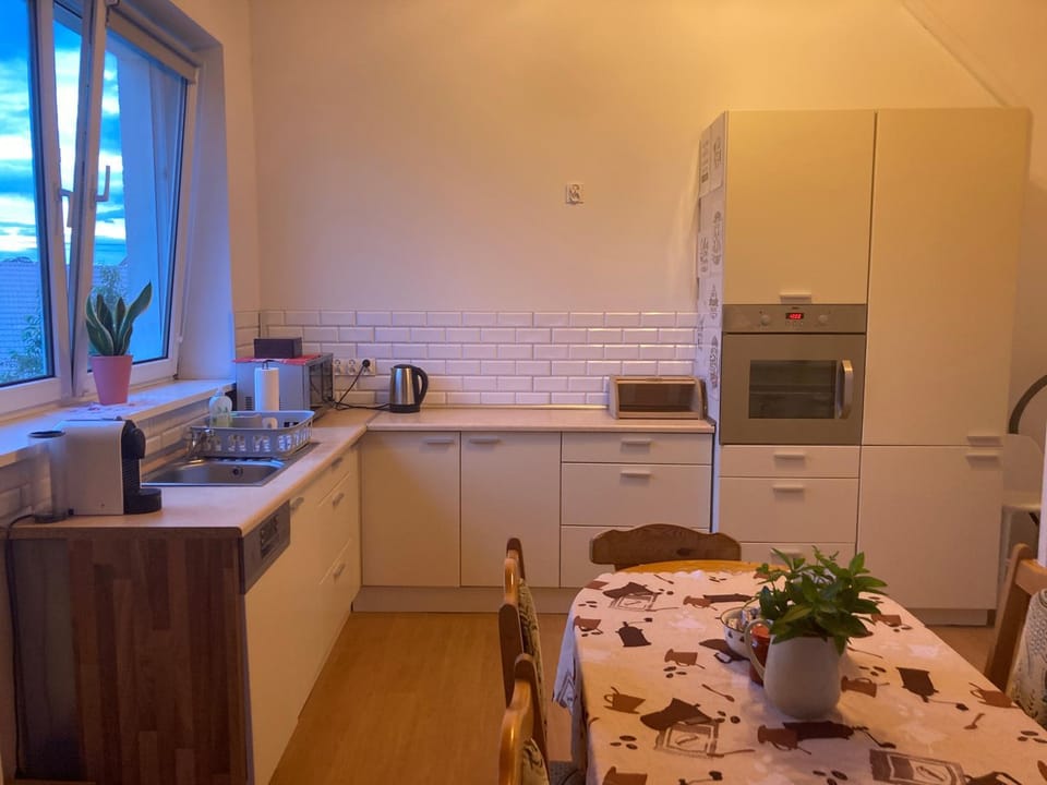 Kitchen or kitchenette, Dining area, stove