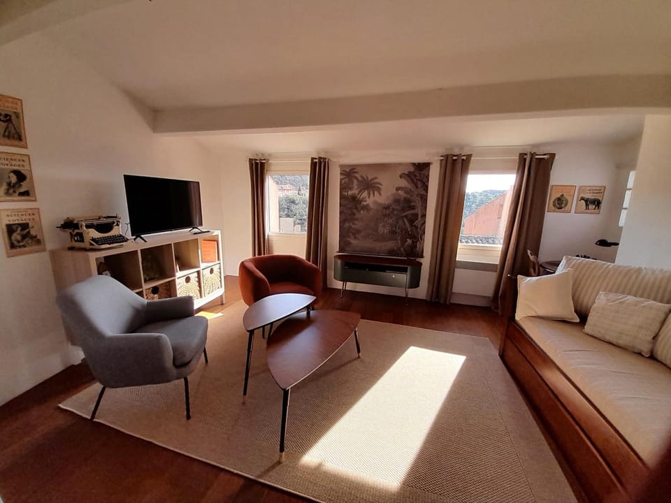 Property building, Living room