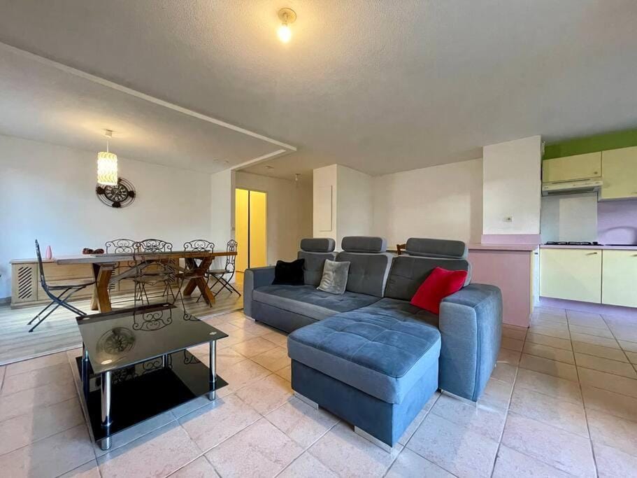 Appartement Michelet - Clim, piscine & parking Apartment in Carcassonne