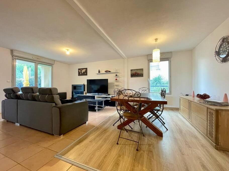 Appartement Michelet - Clim, piscine & parking Apartment in Carcassonne