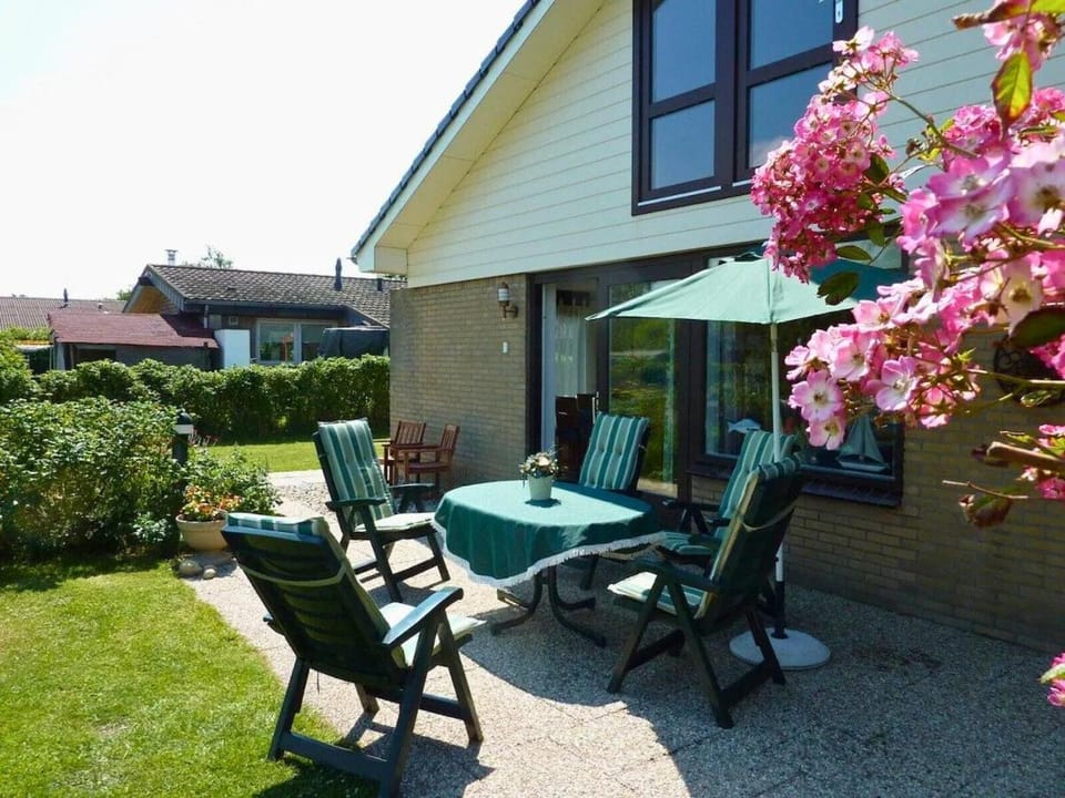 Property building, Garden, Balcony/Terrace