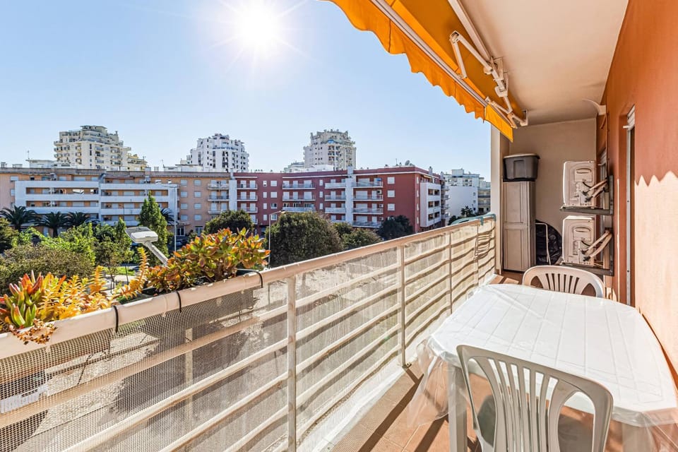 View (from property/room), Balcony/Terrace, City view