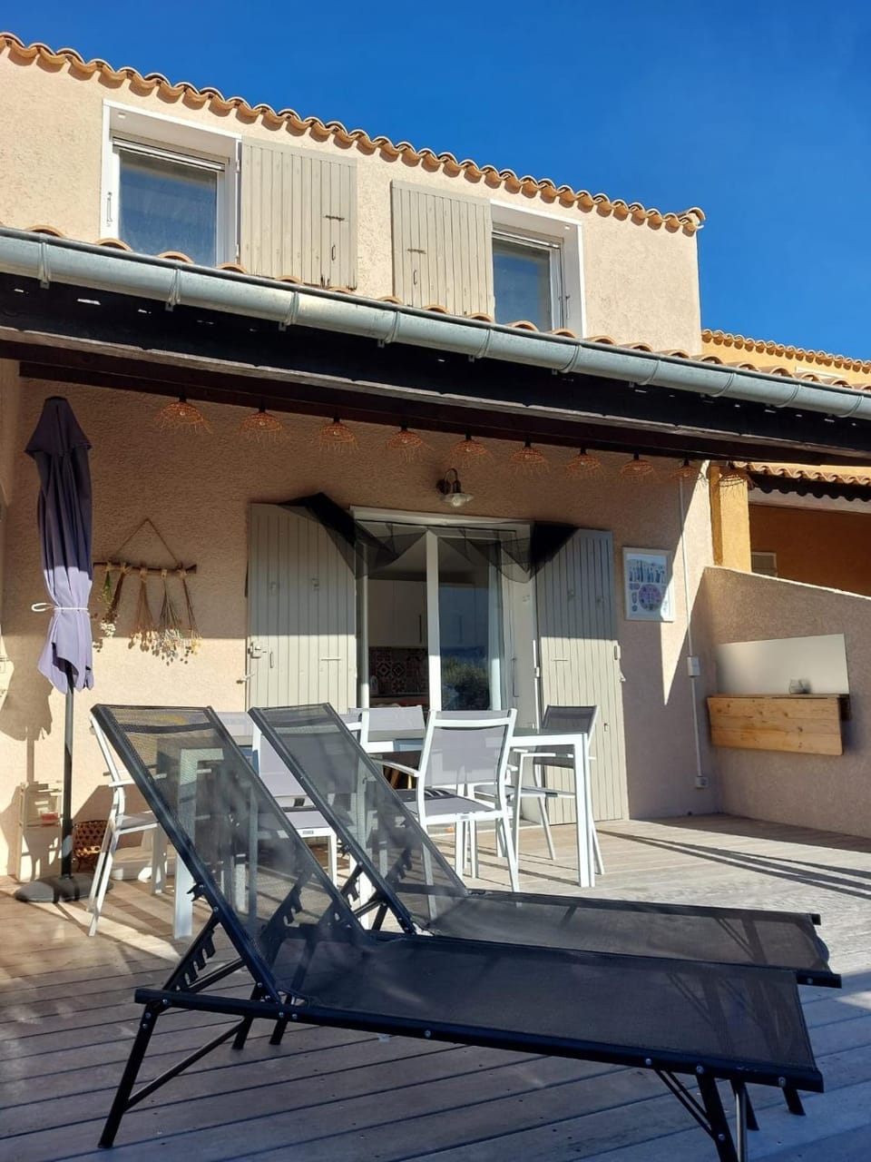 Property building, Patio, sunbed