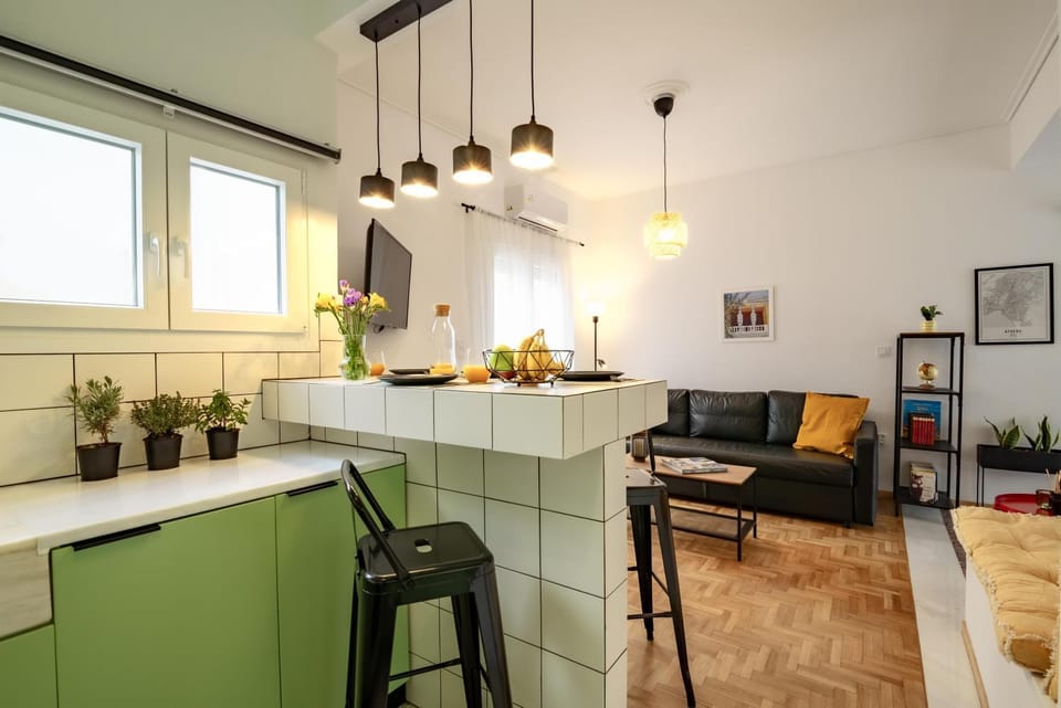 Marilora's House. Charming Urban Retreat Apartment in Athens