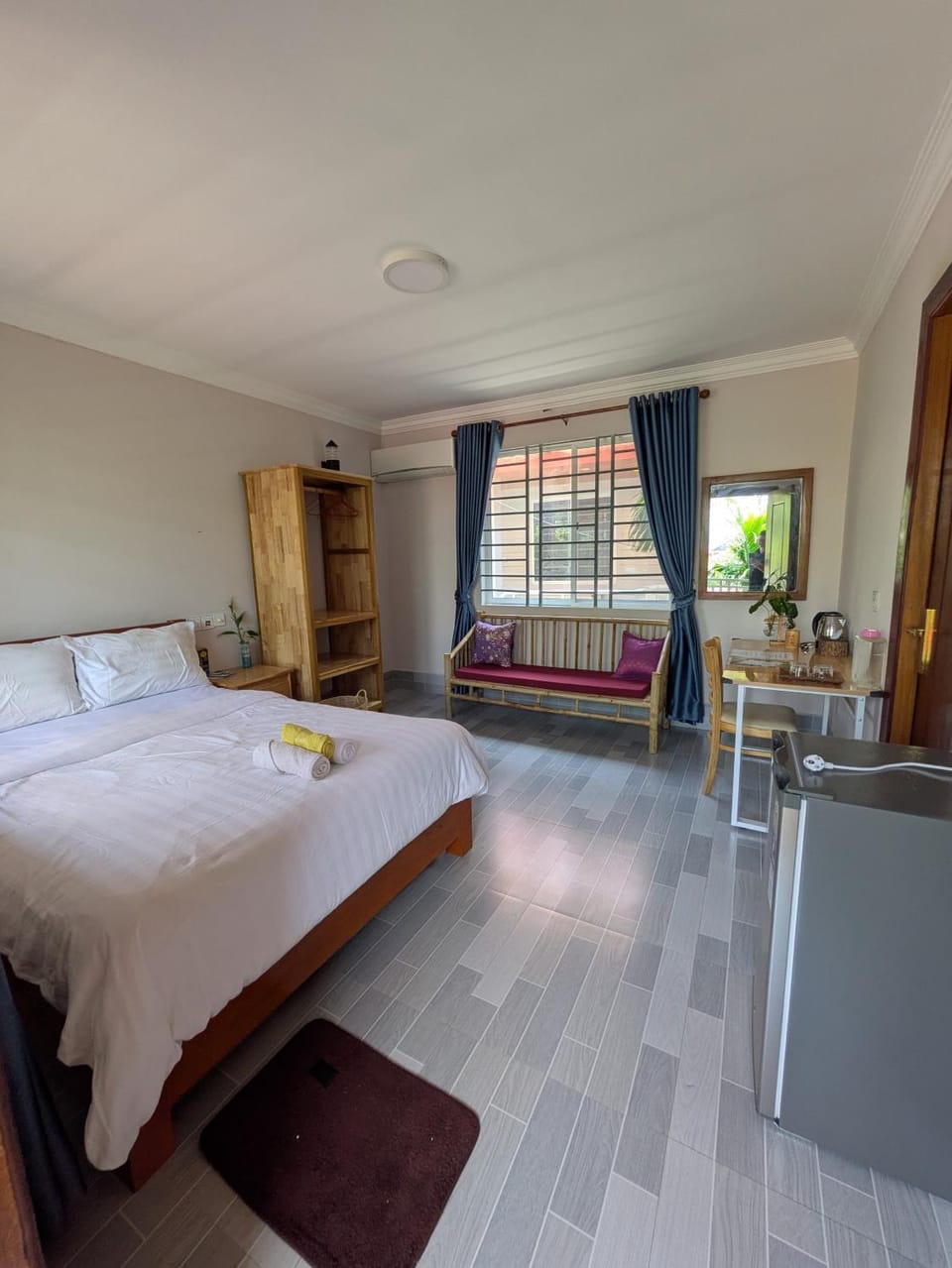 Photo of the whole room, Bedroom