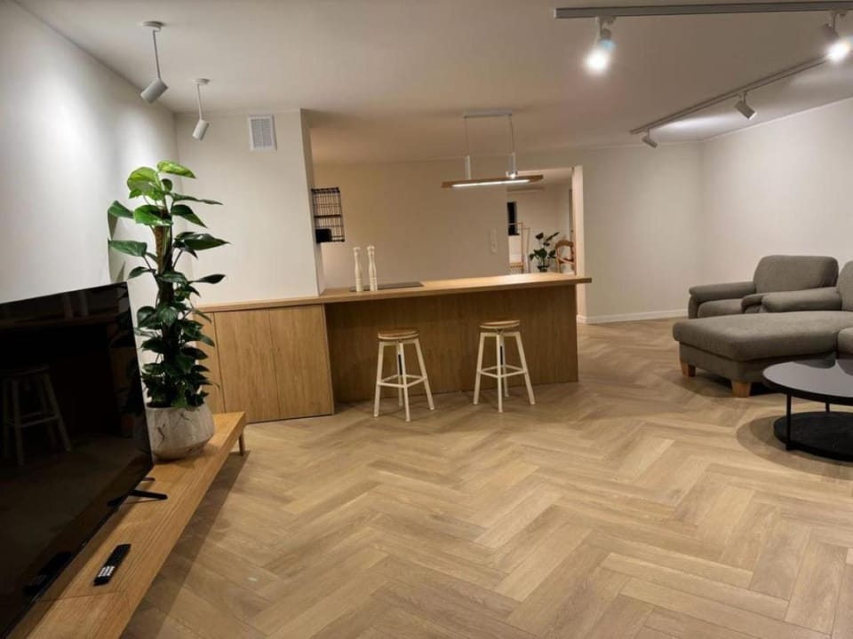 TV and multimedia, Seating area