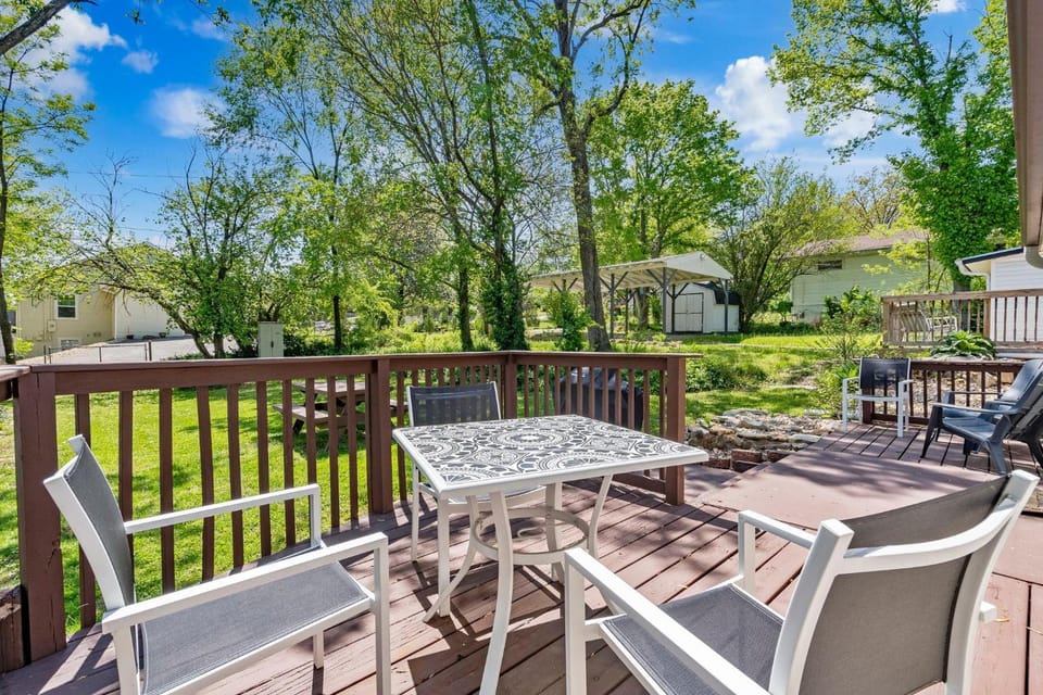 Downtown Branson Bungalow House in Branson