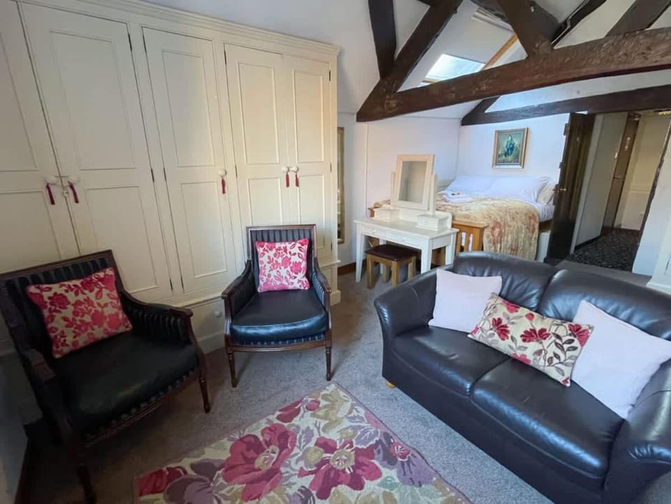 Great city location Full studio kitchenette bathroom Apartment in Chester