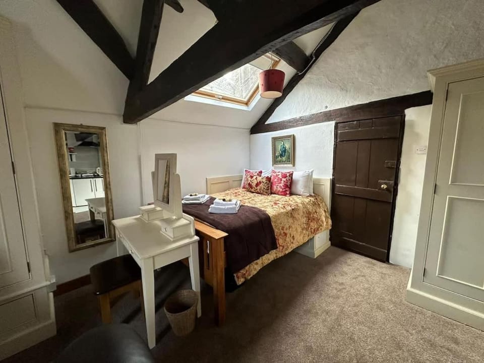 Great city location Full studio kitchenette bathroom Apartment in Chester