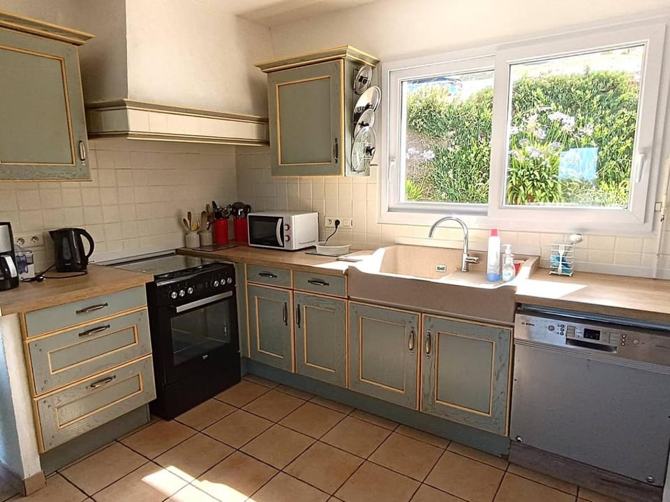 Villa VUE SUR MER avec terrasse à 400m de la Mer à PLEUMEUR-BODOU - Réf 221 Villa in Brittany