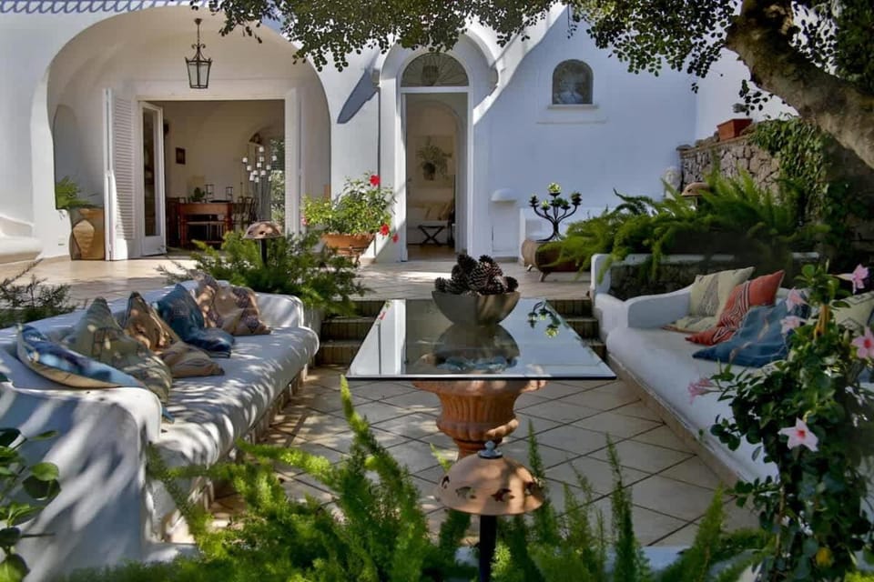 Luxury Villa Zaffiro - Pool, Garden and Sea View Villa in Anacapri