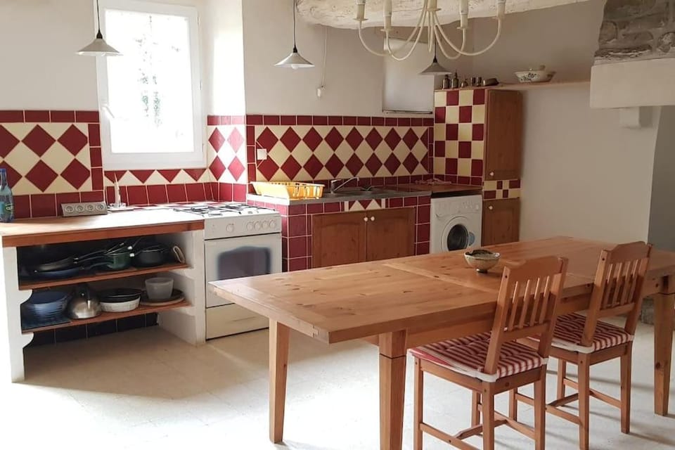 Kitchen or kitchenette, Dining area, dishwasher, pet friendly, stove