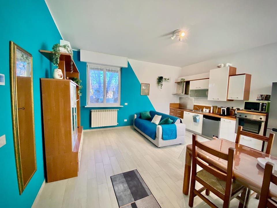 Kitchen or kitchenette, Living room, Seating area, Dining area, minibar, pet friendly, stove
