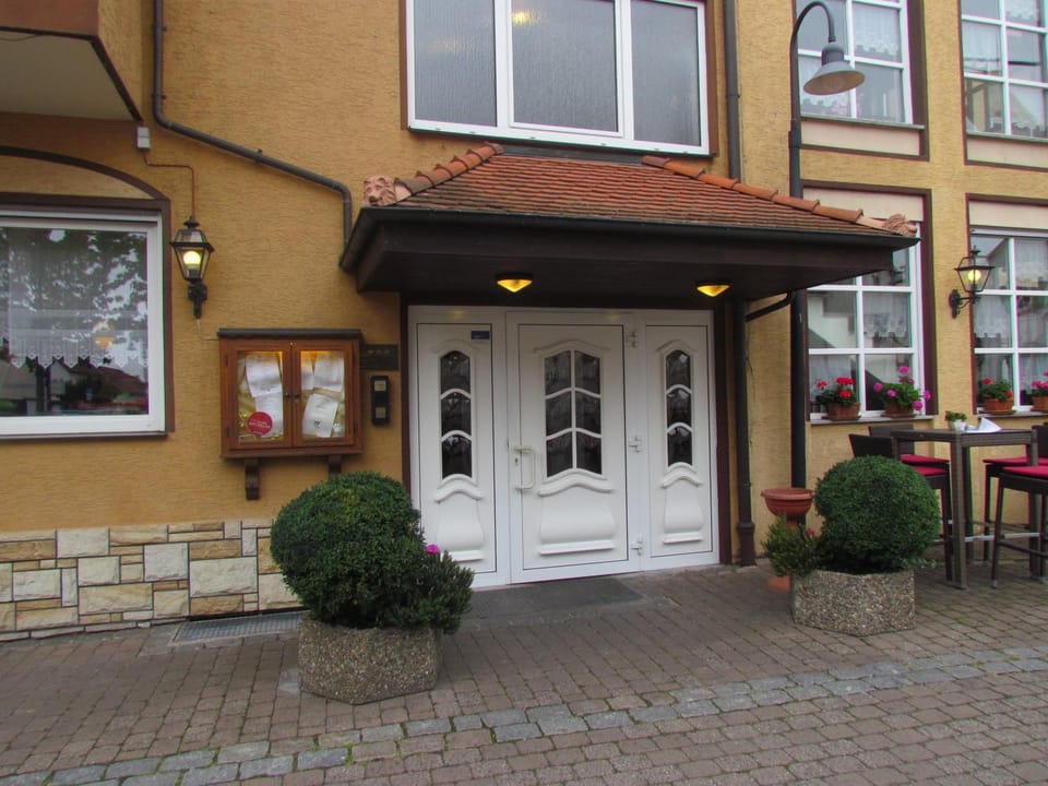 Facade/entrance