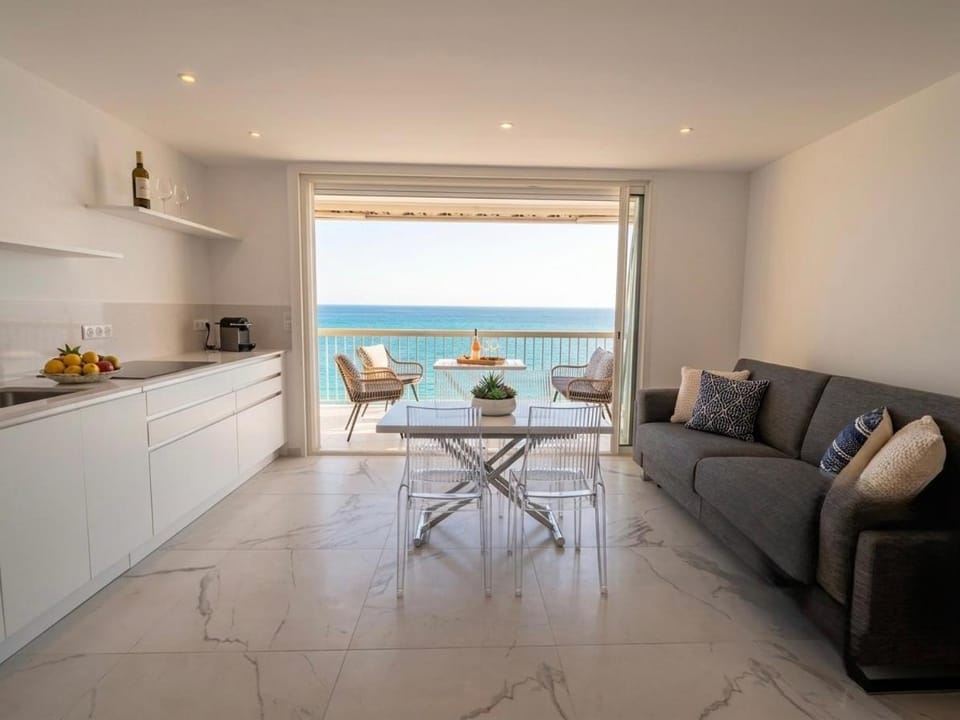 Sea View Bellamare next Palais Festival Apartment in Cannes