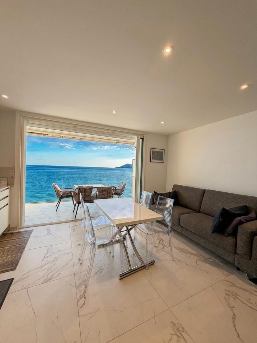 Sea View Bellamare next Palais Festival Apartment in Cannes