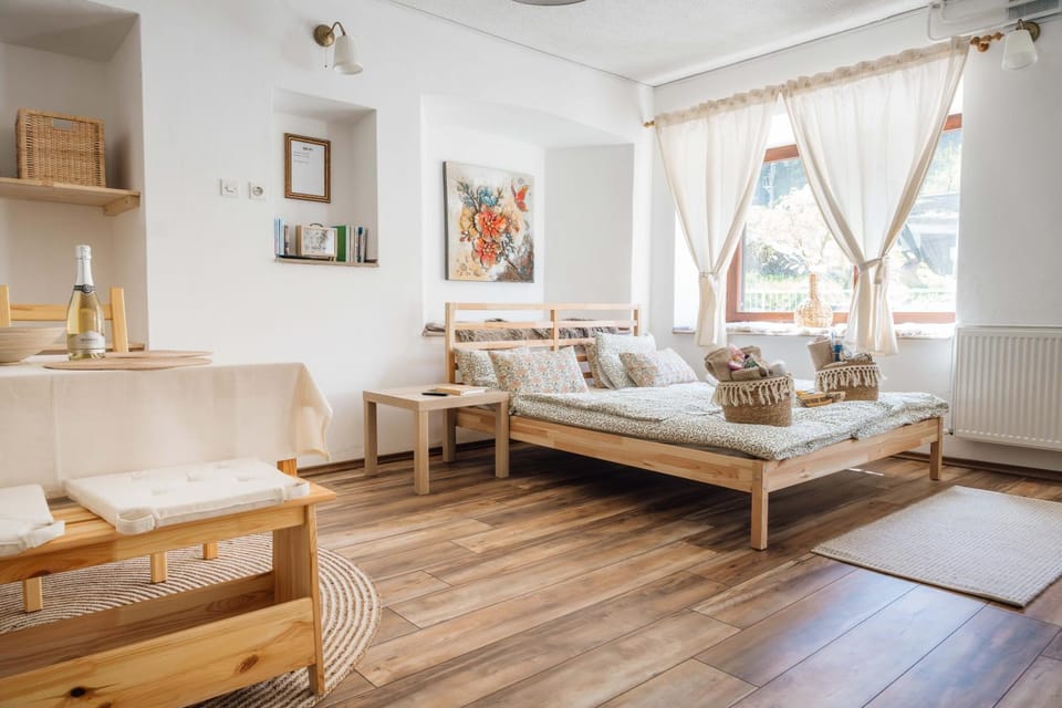 Bed, Seating area, Bedroom, internet