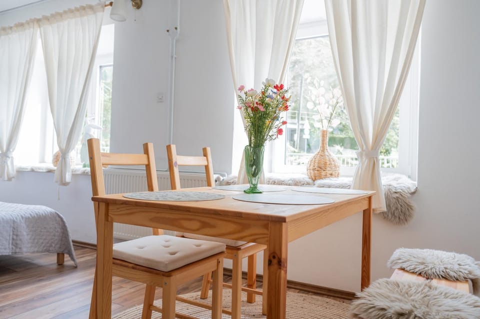 Dining area, kitchen