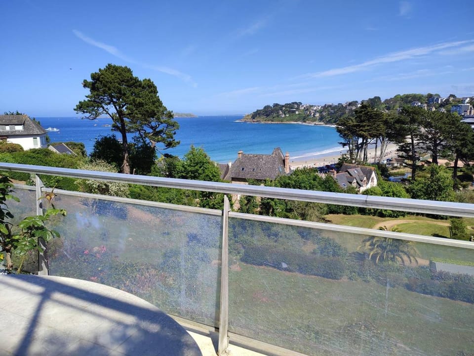 Appartement VUE MER avec terrasse à PERROS-GUIREC - Réf 906 Apartment in Perros-Guirec