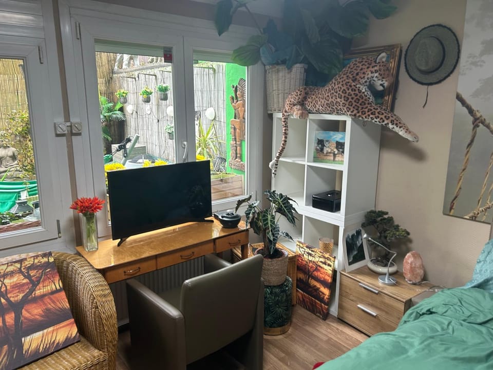 Jungle Magic Room near Atomium , Heyzel Stadium Bed and Breakfast in Brussels