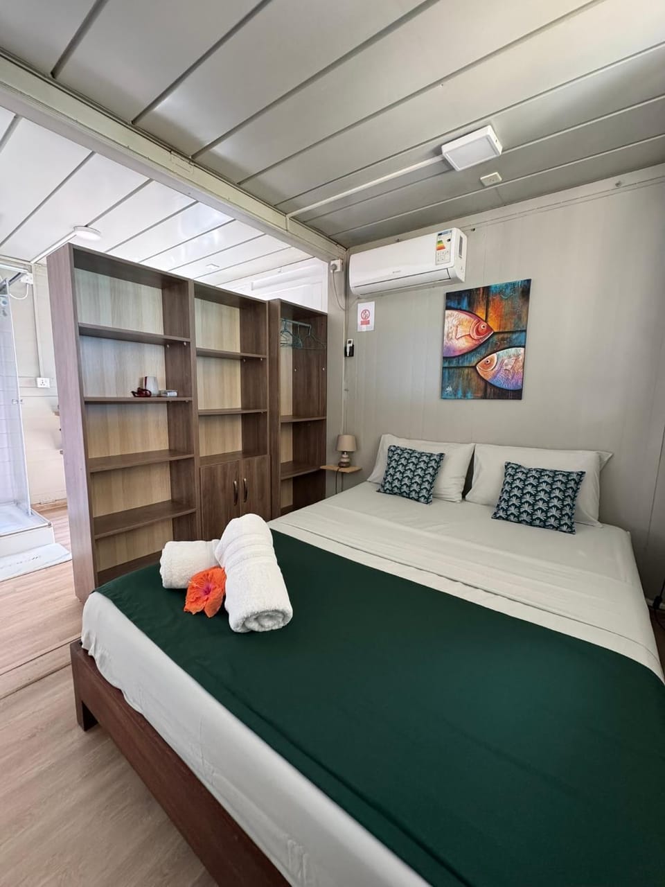 Photo of the whole room, Bedroom