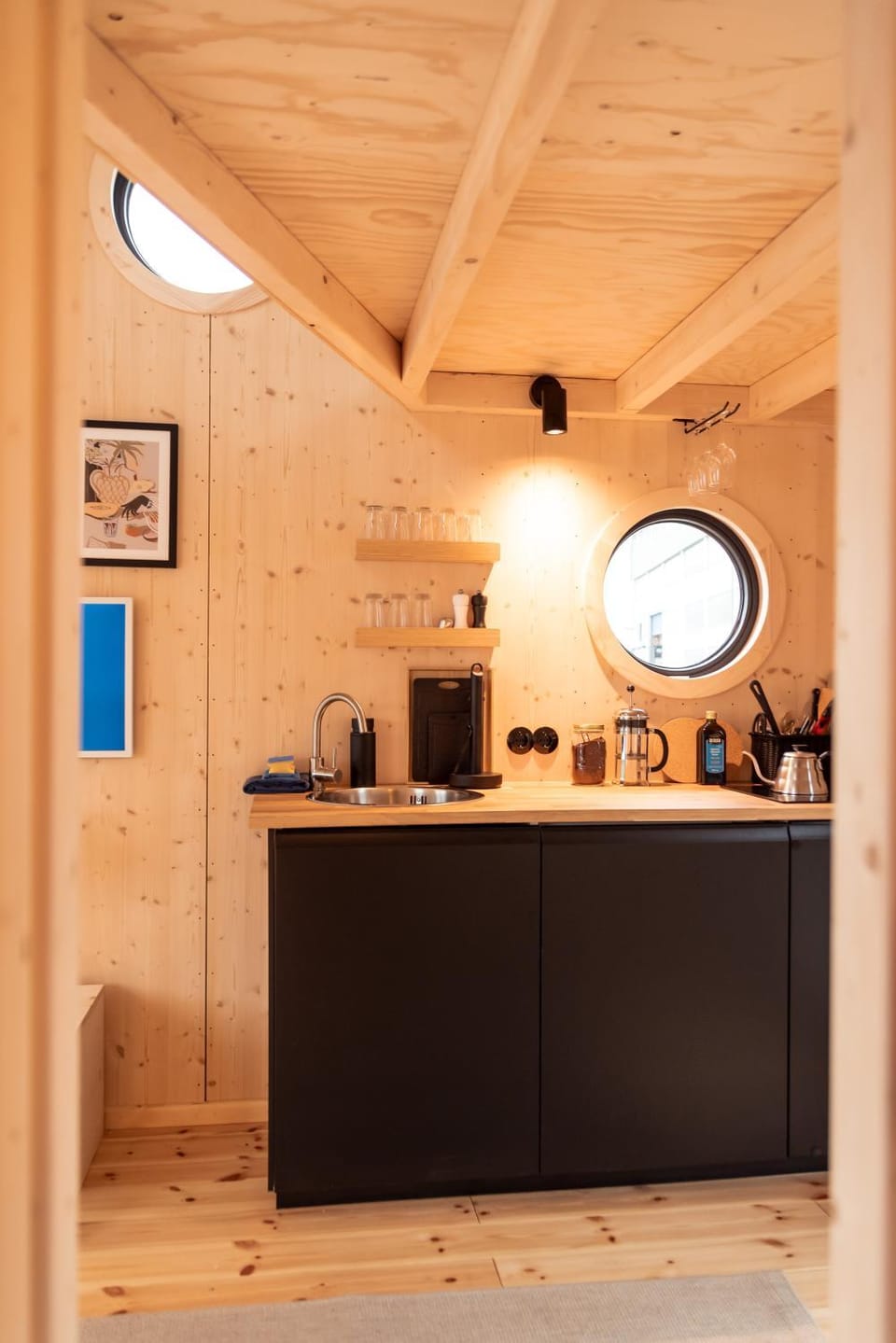 Kitchen or kitchenette