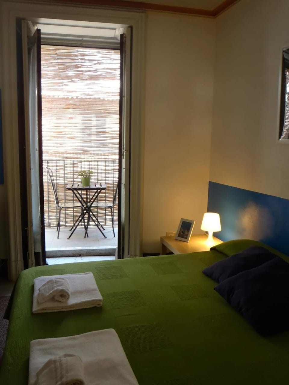 Day, Photo of the whole room