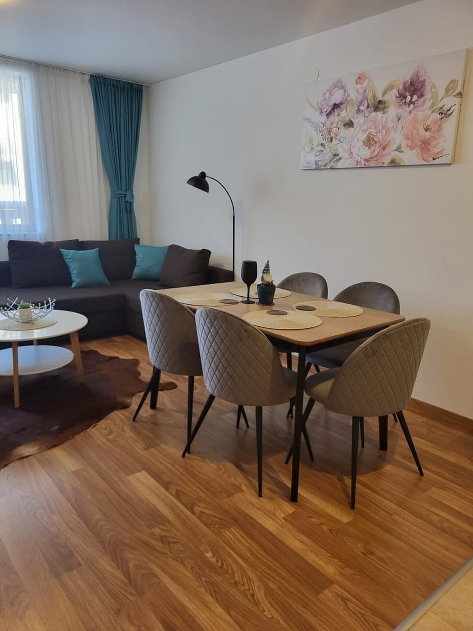 Living room, Seating area, Dining area